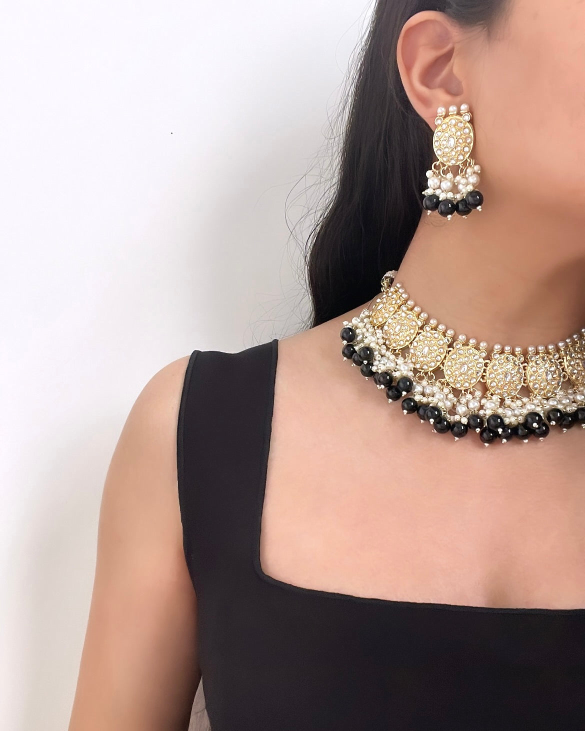 Gold-colored jewelry set with black details
