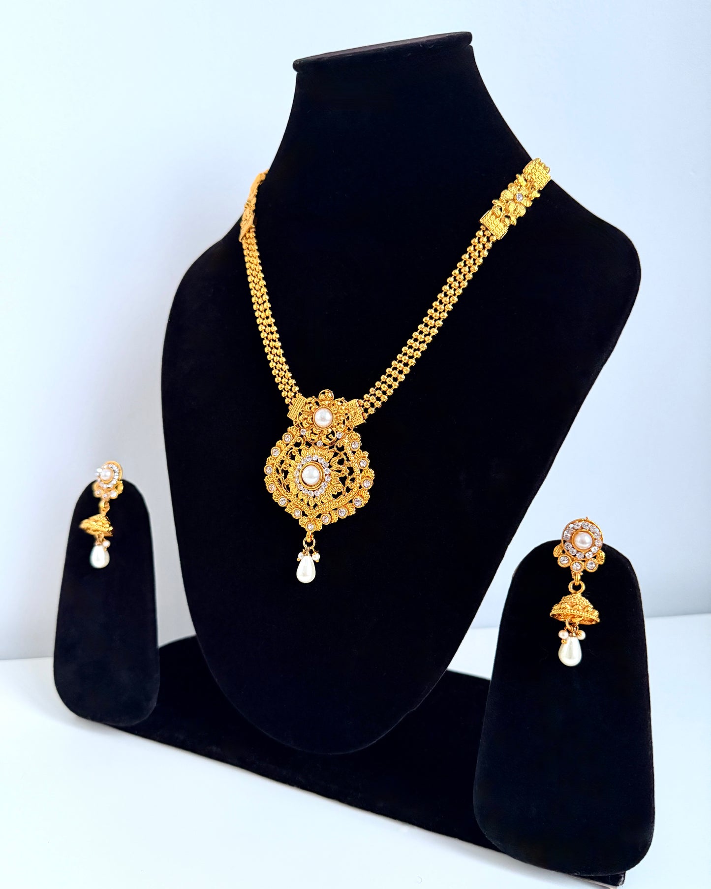 Goudkleurige sieradenset met parels