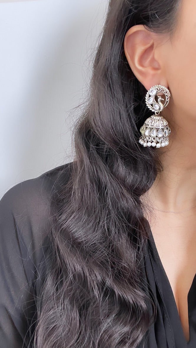 Zilverkleurige jhumka met parels
