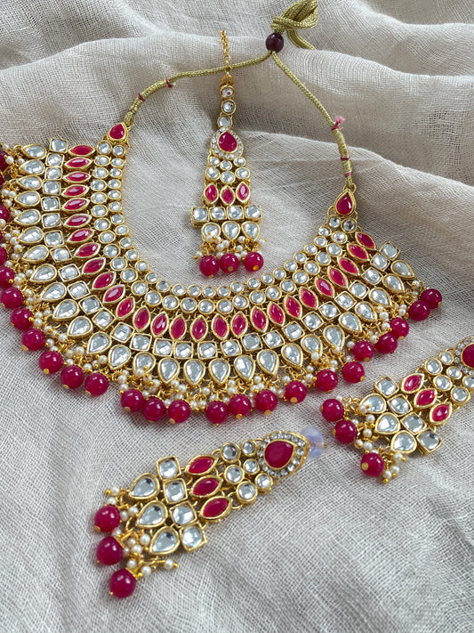 Sieradenset met donkerroze details