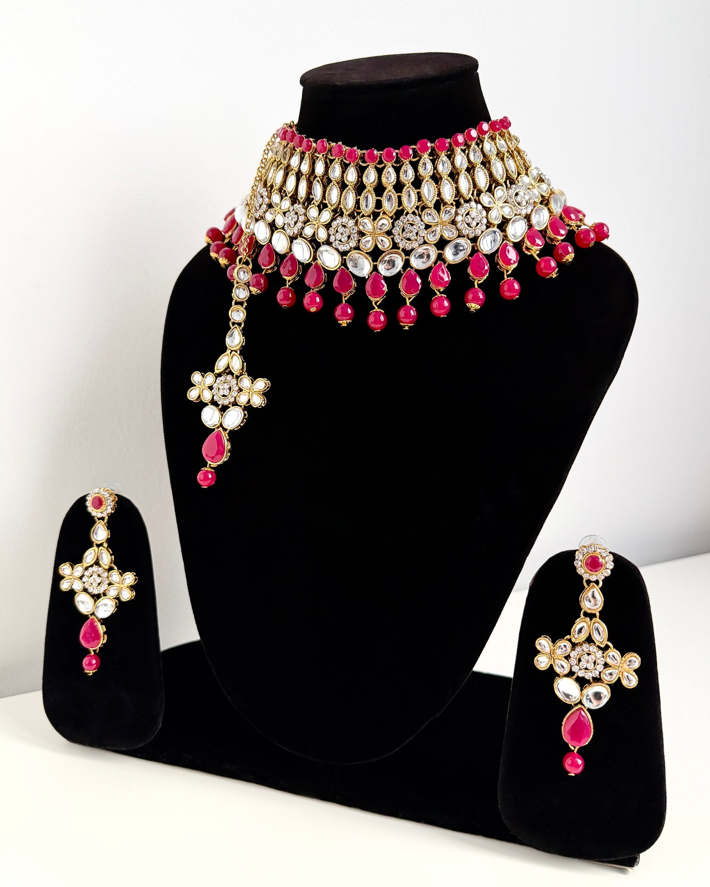 Sieradenset met donkerroze afwerking