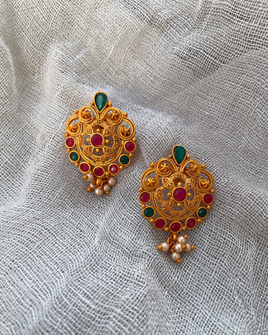 Koperkleurige oorknoppen