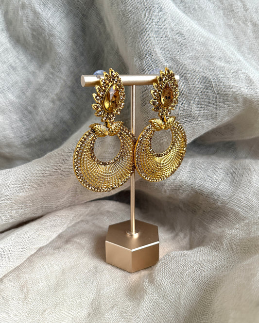 Goudkleurige oorbellen