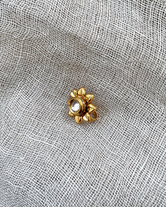 Goudkleurig neusclipje bloem