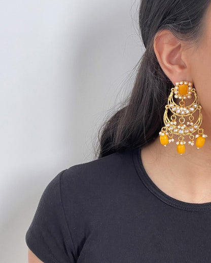Gold colored maang tikka set - yellow