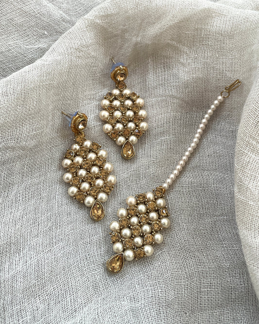 Gold colored maang tikka set with bronze colored stones