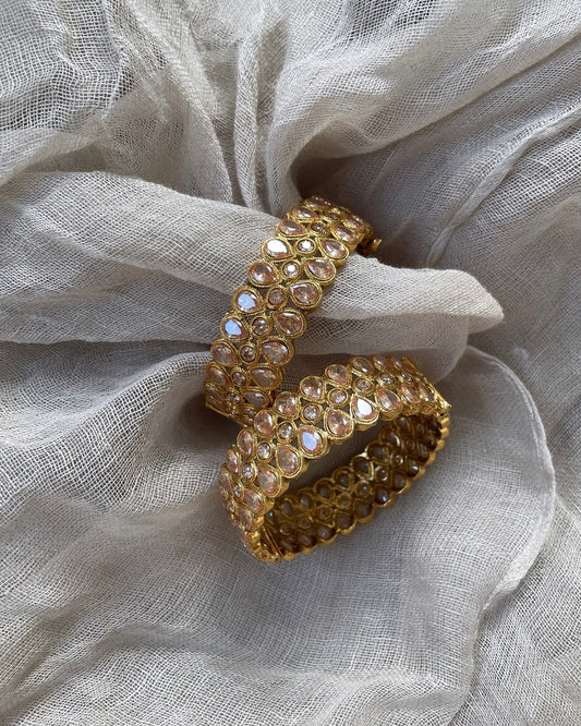 Armbanden met lichtroze steentjes