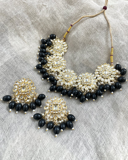 Goudkleurige sieradenset met zwarte details