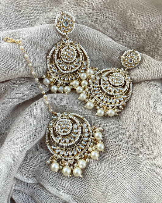 Gold colored maang tikka set with pearls