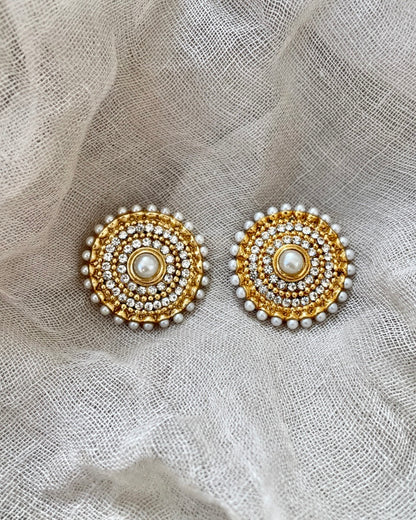 Goudkleurige oorknoppen met parels