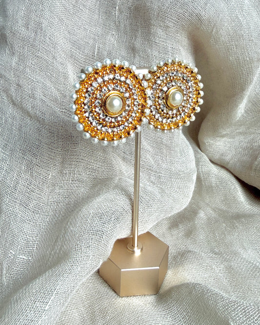 Goudkleurige oorknoppen met parels