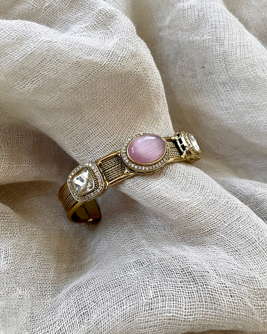 Gold colored bracelet - pink