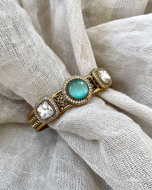 Gold colored bracelet - turquoise