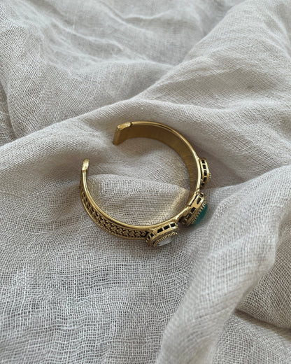 Gold colored bracelet - turquoise