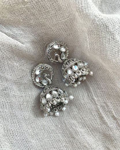 Zilverkleurige jhumka met parels