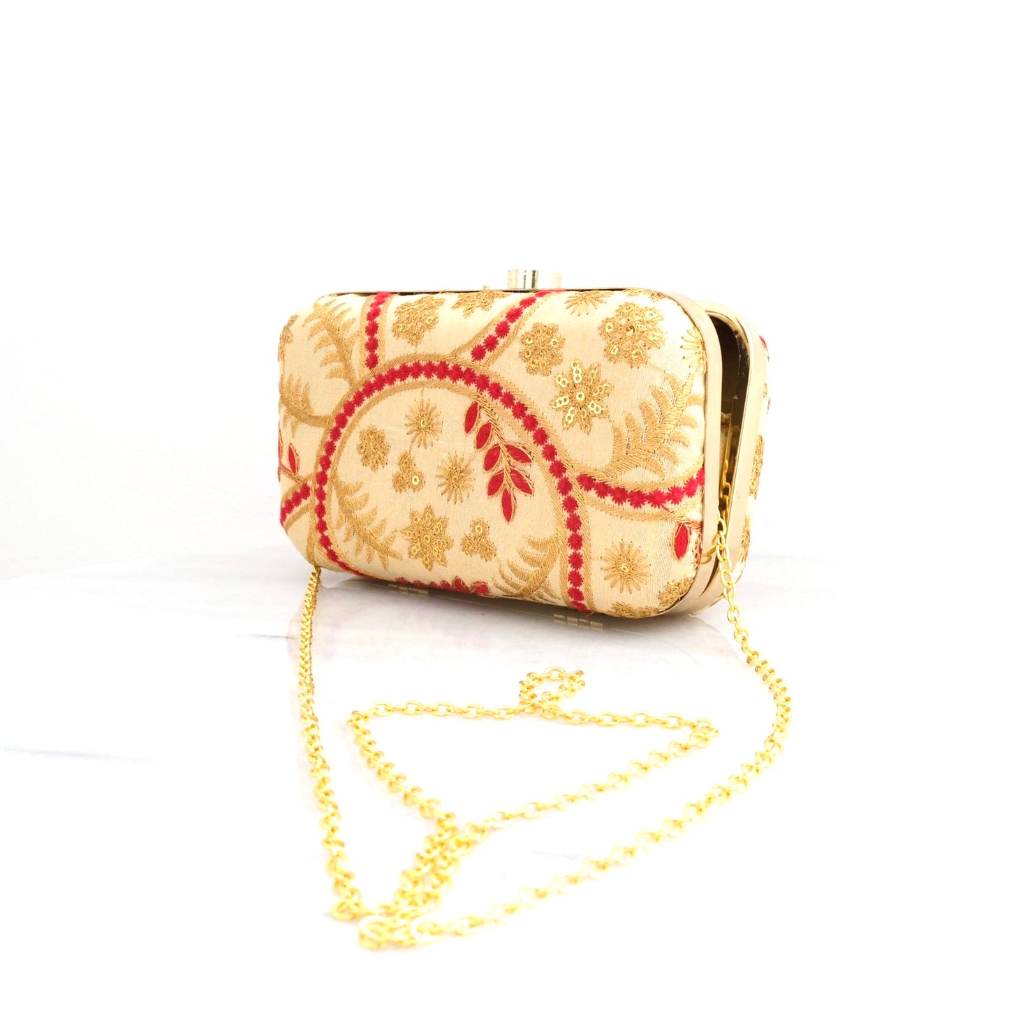 Clutch in gold/red