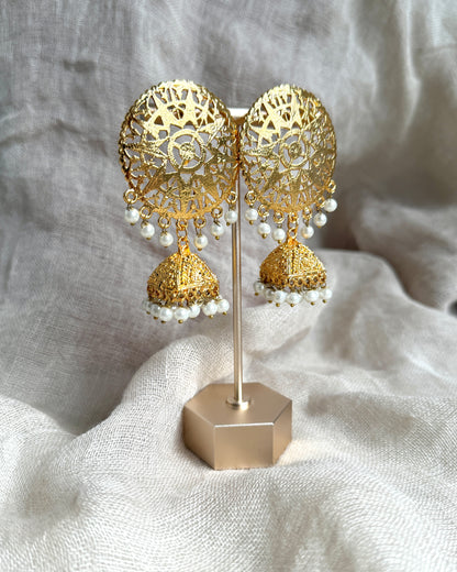 Goudkleurige statement jhumka