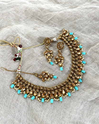 Jewelry set with light blue details