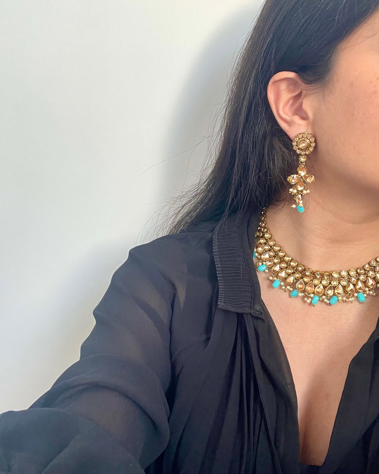 Jewelry set with light blue details