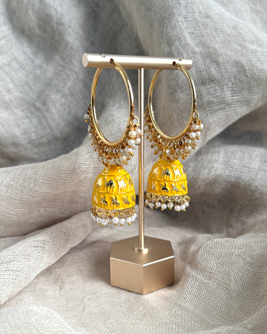 Goudkleurige oorringen met jhumka