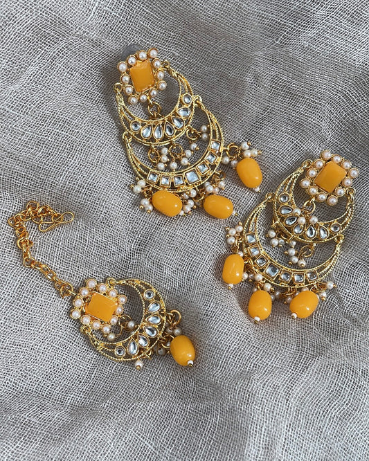Gold colored maang tikka set - yellow