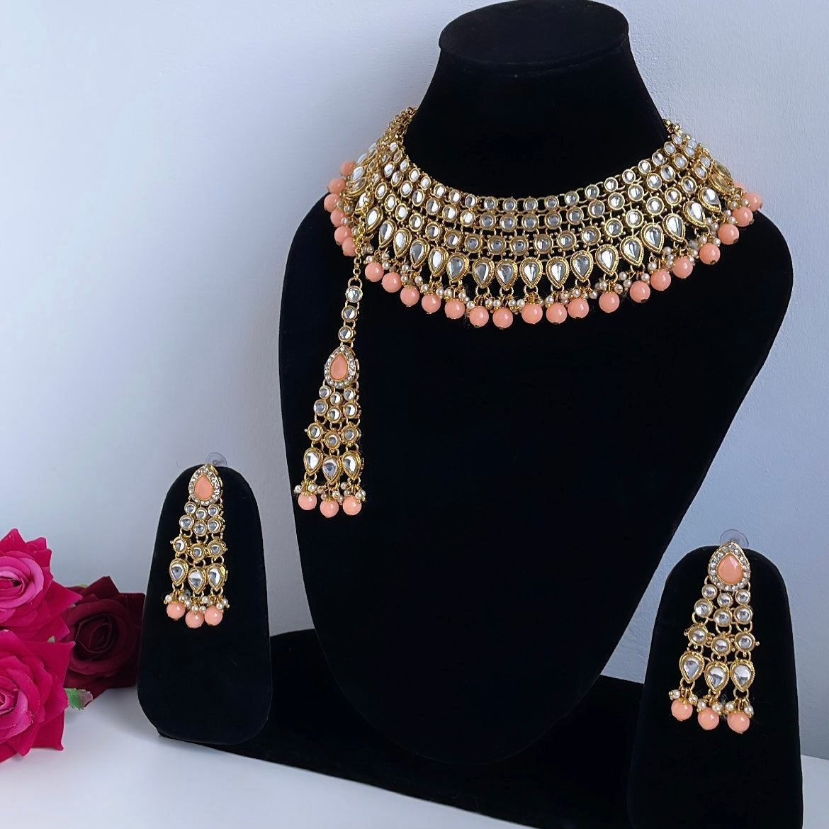 Gold colored jewelry set peach